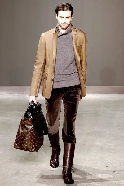 Look 17